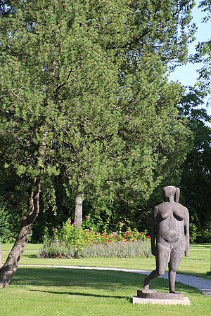 Bad Pirawarth, Skulpturenpark mit Werken von Hans Knesl