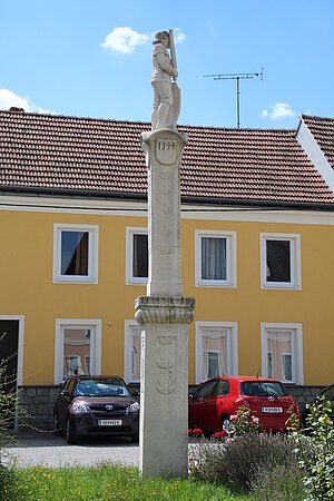 Weitersfeld, Pranger auf de Marktplatz, 1544