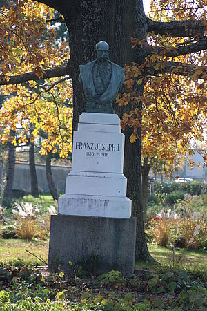 Laxenburg, Kaiser-Franz-Joseph-Denkmal am Kaiser-Franz-Joseph-Platz, 1908