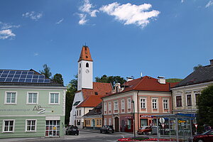 Aspang, Blick über den Hauptplatz Richtung Kirchplatz