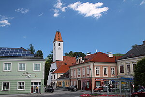 Aspang, Blick über den Hauptplatz Richtung Kirchplatz