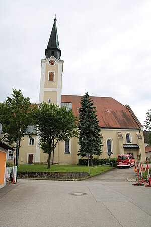 Hürm, Pfarrkirche hl. Stephan, im Kern gotische Hallenkirche, 1894-1905 regotisiert