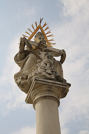 Asparn an der Zaya, Dreifaltigkeitssäule, 1693