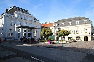 Tulln, Rathausplatz mit Mariensäule