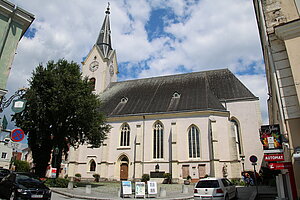 Ybbs an der Donau, Pfarrkirche hl. Laurentius, spätgotisches Staffellanghaus von 1466, Rechteckchor von 1512