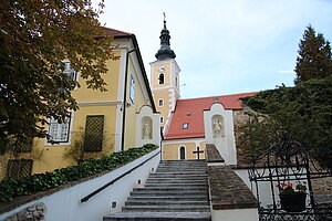 Oberwölbling, Aufgang zur Kirche