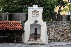 Spitz, bei Kremser Straße Nr. 16, Dreifaltigkeitsbrunnen, 17. Jh.