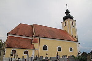 Waldkirchen, Pfarrkirchehl. Martin, im Kern romanische Saalkirche, barockisiert, Turm 1713-1715 erbaut