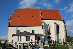 Gerolding, Pfarrkirche hl. Johannes der Täufer, von Friedhof umgebene Saalkirche mit gotischem Langchor und Nordturm