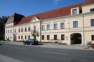 Göpfritz an der Wild, Schloss, spätbarocker Bau Ende 18. Jh., jetzt Gemeindeamt