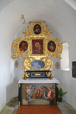 Rastenfeld, Pfarrkirche Mariae Himmelfahrt, Akanthusranken-Retabel  in Südkapelle, 1701