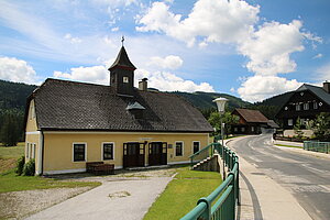 Lahnsattel, ehem. evangelische Schule, erbaut 1870, heute Kulturheim