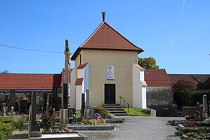 Blumau an der Wild, frühgotischer Karner im Friedhof