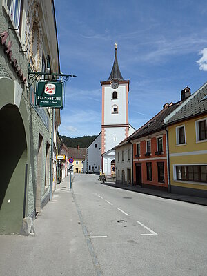 Türnitz, Pfarrkirche hl. Martin, spätmittelalterlicher Bau mit Wehrturm