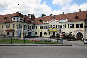 Aspang, Marienplatz, Hotel Schwarzer Adler, 1911, heute Automobilmuseum