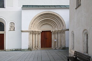 Klein-Mariazell, ehem. Benediktinerabtei, Westportal, 1252-56