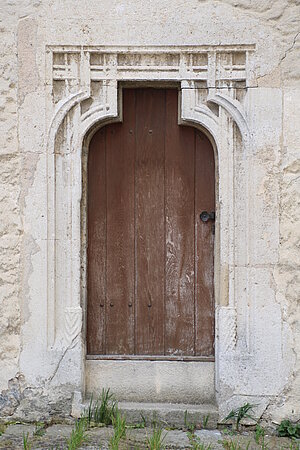 Mistelbach, Schulterbogenportal in der Nordostwand des Benefiziatenhauses, vermutlich Beginn 16. Jh.