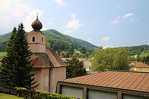 Traisen, Filialkirche hl. Johannes der Täufer, östlich der Traisenbrücke, mittelalterliche, barockisierte Saalkirche