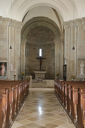 Schöngrabern, Pfarrkirche Unsere Liebe Frau, spätromanischer Bau