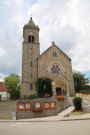 Gastern, Pfarrkirche hl. Martin, neoromanischer Kirchenbau, 1904/05 durch Richard Jordan ausgeführt