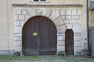 Altpölla, Portal des Dechanthofes