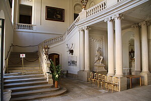 Eckartsau, Stiegenaufgang im Jagdschloss