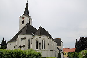 St. Leonhard am Forst, Pfarrkirche St. Leonhard, im Kern romanische spätgotische Staffelkirche, hochgotischer Langchor, daneben gleich großer Nebenchor