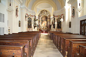 Bad Pirawarth, Pfarrkirche Hl.. Barbara und Agatha, Blick Richtung Hochaltar