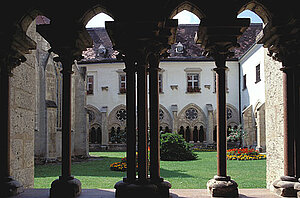 Heiligenkreuz, Kreuzgang