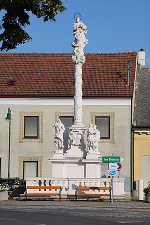 Orth an der Donau, Mariensäule in der Ortsmitte, 1711 von Anton Franz Graf Strattmann gestiftet