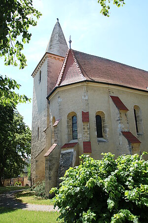 Pfarrkirche hl. Nikolaus, spätromanisch-frühgotisches Hauptschiff und Chorquadrat