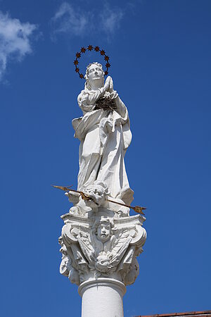 Schrattenthal, Mariensäule am Ende des Straßenplatzes, 1680