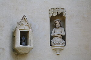 Weiten, Pfarrkirche hl. Stephanus, Lichthäuschen und Nische mit Halbfigur Ecce Homo, erste Hälfte 15. Jahrhunderts