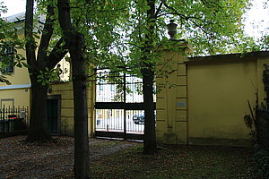 Leopoldsdorf im Marchfeld, Portal in den Park des 1945 völlig zerstörten Schlosses