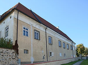 Altpölla, Pfarrkirche Mariae Himmelfahrt, Dechanthof