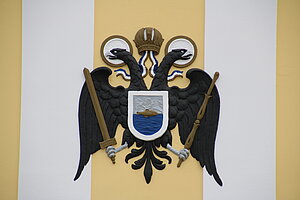 Doppeladler von der Fassade des Alten Rathauses in Aschbach