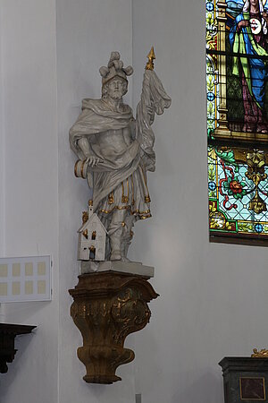 Poysdorf,  Pfarrkirche hl. Johannes der Täufer, barocke Konsolfigur hl. Florian