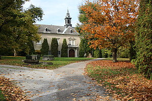 Bad Deutsch-Altenburg, Schloss Ludwigstorff, ehem. Wasserburg, 17. und 18. Jahrhundert