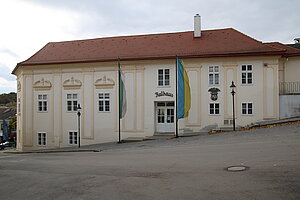 Ernstbrunn, Rathaus, 2. Hälfte 17. Jahrhundert, Front zum Hauptplatz