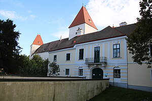 Orth an der Donau, Neuschloss, an das ehemalige Wasserschloss anschließend, im 3. Viertel des 17. Jahrhunderts errichtet, Fassade Ende 18. Jahrhundert