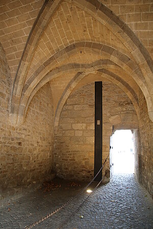 Hainburg, Wiener Tor, kreuzrippengewölbe Durchgänge