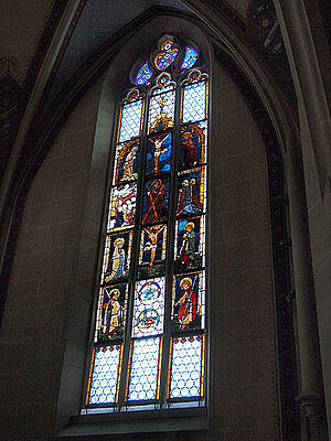 Kirchenfenster mit Glasgemälden aus dem 15. Jh.