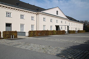 Hainburg, sog. Donaugebäude, 1846/47 von der Österr. Tabakregie errichtetes Fabriksgebäude