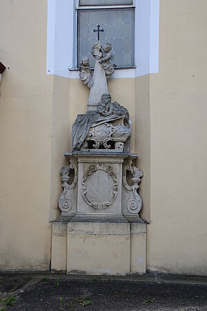 Abstetten, Pfarrkirche h. Martin, Grabmal des Christian Anton Wurschbauer, 1737, Stiftung der Herzogin Maria Theresia von Savoyen-Carignan