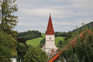 Gresten, Pfarrkirche hl. Nikolaus, spätgotische Staffelkirche mit vorgestelltem West-Turm (1489 vollendet)