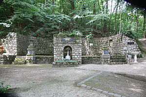 Bisamberg, Denkmal für die im Kampf um den Bisamberg  gefallenen Soldaten