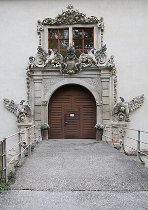 Mauerbach, Kartause - Priorentrakt, nach 1616 errichtet, Portal in den Kaisertrakt